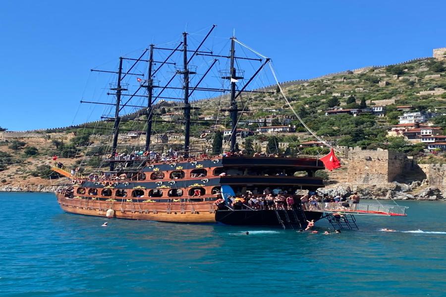 alanya-pirate-boat-tour-an-adventure-filled-sea-journey_1723463163