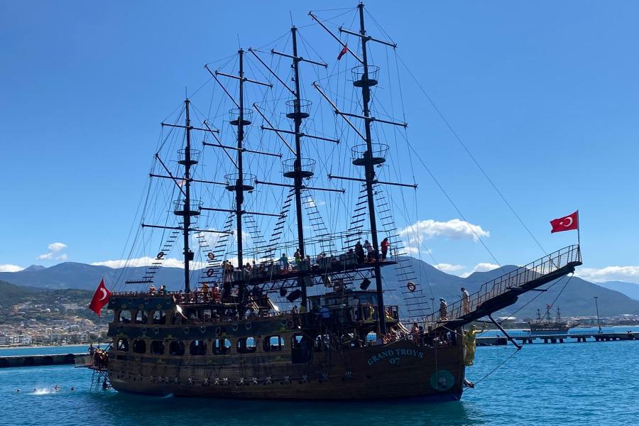 alanya-pirate-boat-tour-an-adventure-filled-sea-journey_1723463165