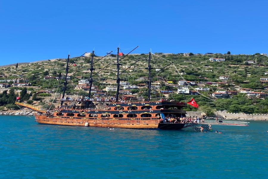 alanya-pirate-boat-tour-an-adventure-filled-sea-journey_1723463167